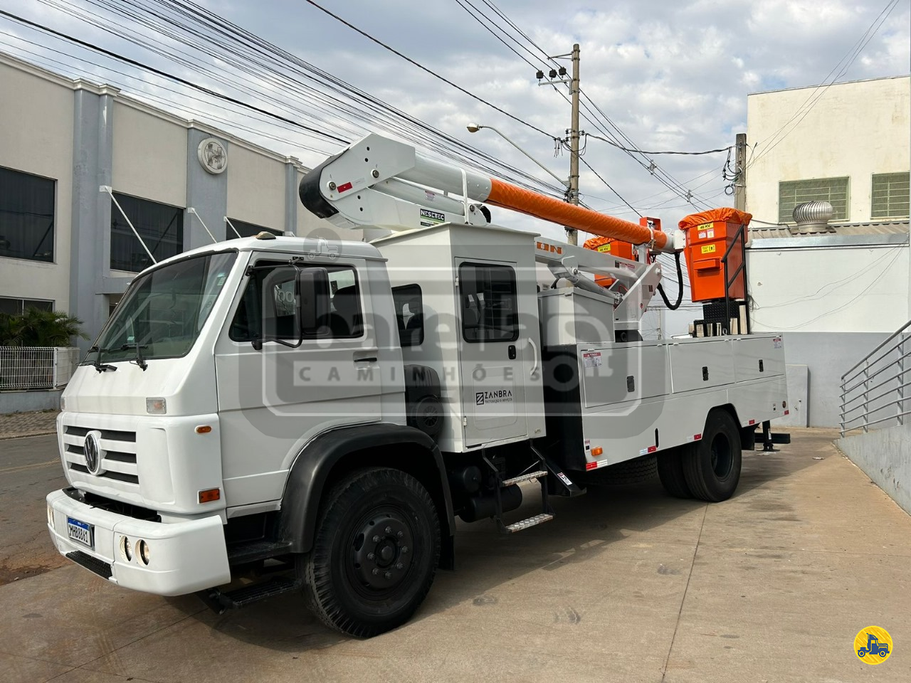 CAMINHAO VOLKSWAGEN VW 13180 Cesto Aereo Duplo Toco 4x2 Barella Caminhões OSASCO SÃO PAULO SP